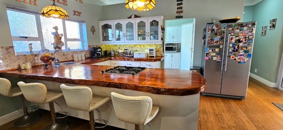 5 Bedroom Property for Sale in Kleinbaai Western Cape